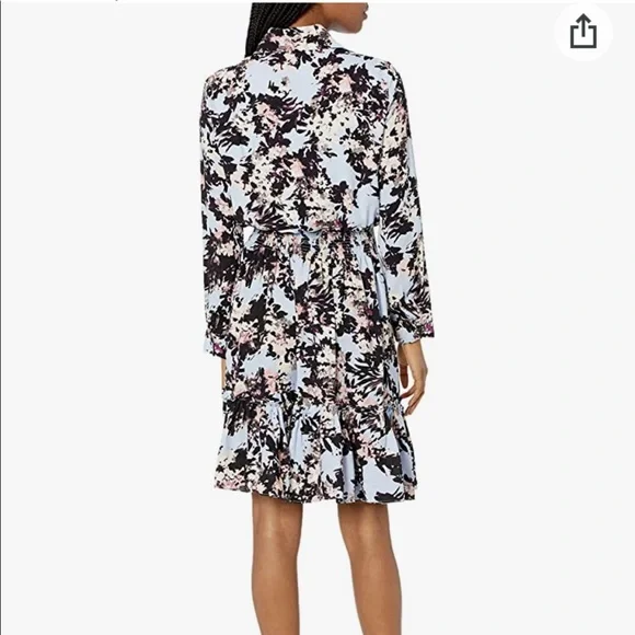 Taylor - Picture 2 of 6